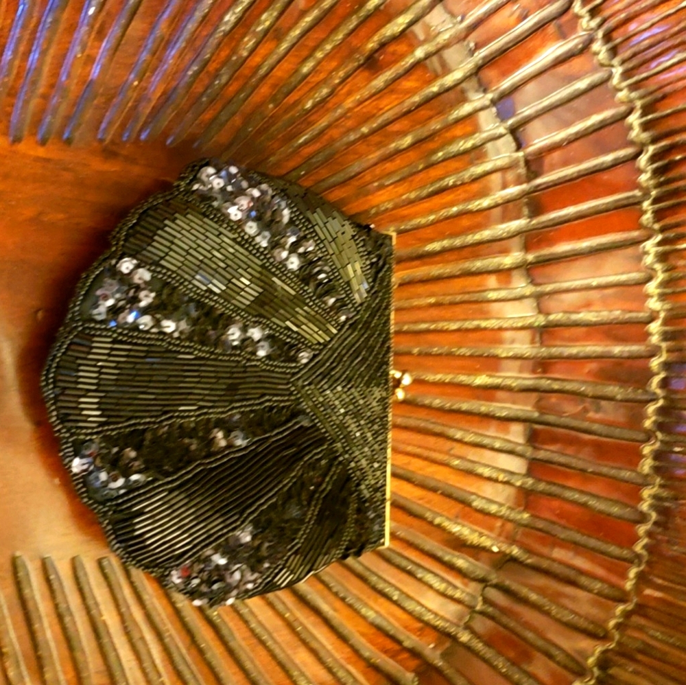 Even sequin antique bag